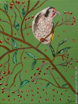 petit oiseau mangeant des groseilles